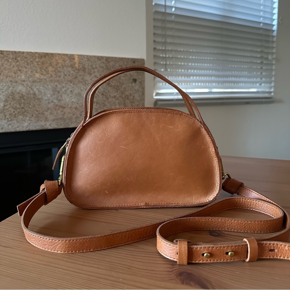 Madewell Sydney Zip-Top Leather Crossbody Bag in Light Brown Tan Gold Hardware